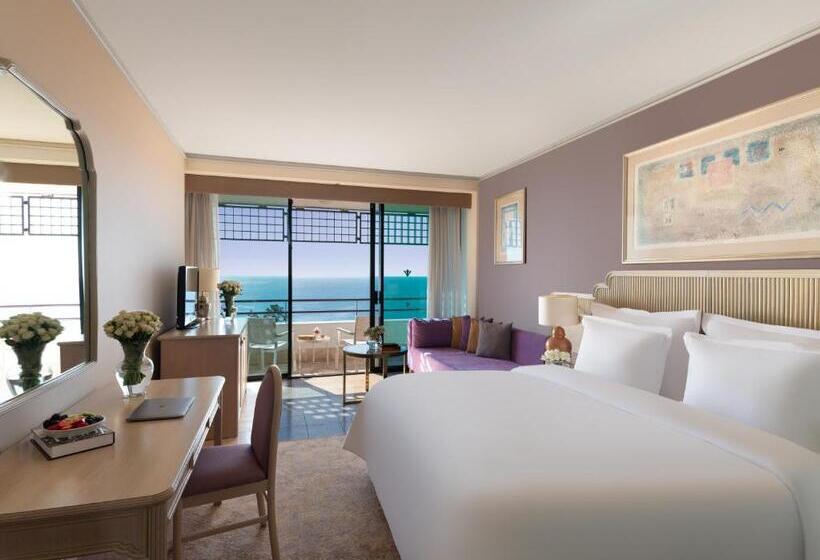 اتاق لوکس با تخت بزرگ, Rixos Downtown Antalya, The Land of Legends Access