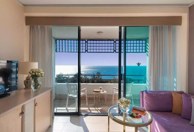 اتاق لوکس با تخت بزرگ, Rixos Downtown Antalya, The Land of Legends Access