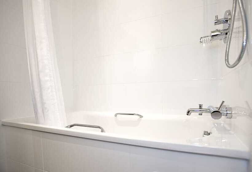 Номер Стандарт, Sandman Signature London Gatwick