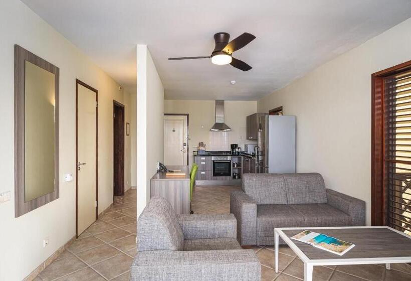 2 Bedrooms Suite Sea View, Lionsdive Beach Resort