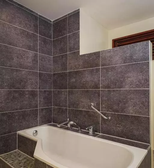 سوئیت با چشمانداز, Lionsdive Beach Resort