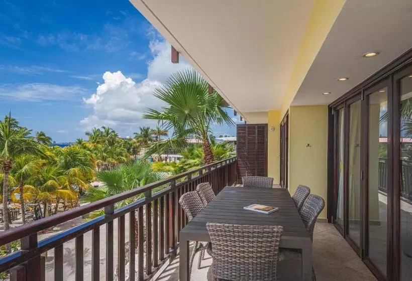 سوئیت با چشمانداز, Lionsdive Beach Resort