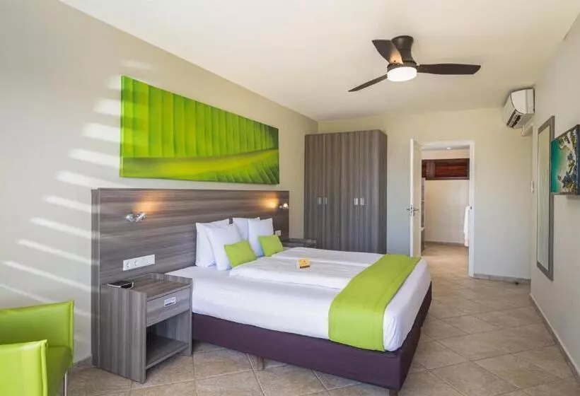 سوئیت با چشمانداز, Lionsdive Beach Resort