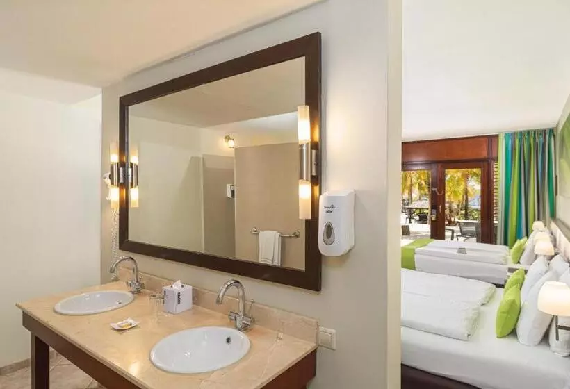 کابین, Lionsdive Beach Resort