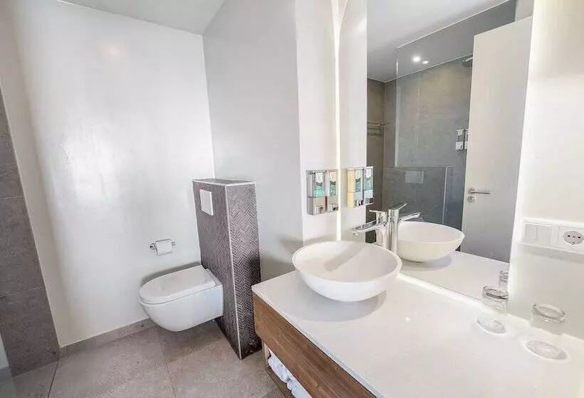 2 Bedrooms Suite Sea View, Lionsdive Beach Resort