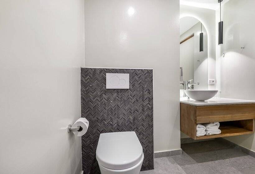 2 Bedrooms Suite Sea View, Lionsdive Beach Resort