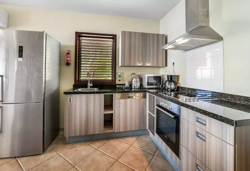 2 Bedrooms Suite Sea View, Lionsdive Beach Resort