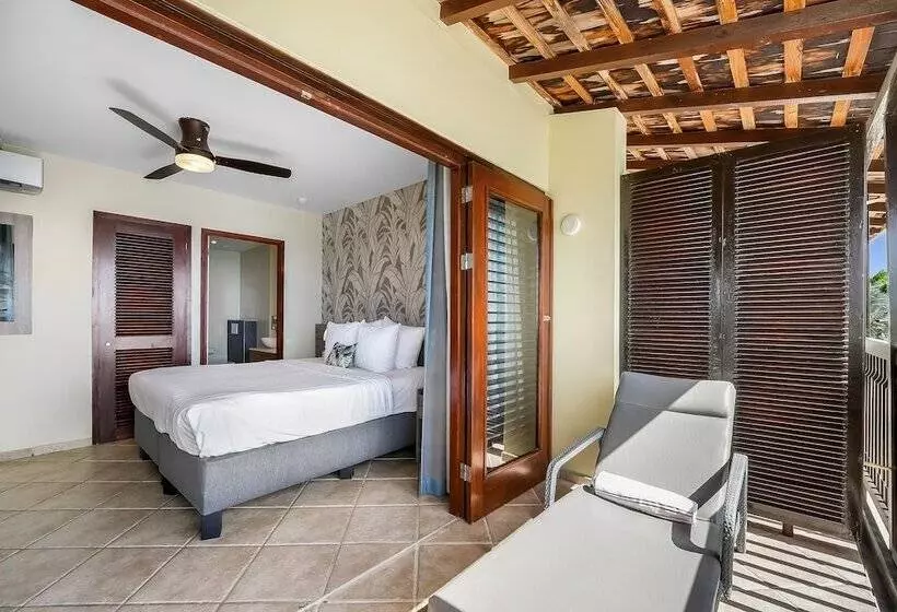 2 Bedrooms Suite Sea View, Lionsdive Beach Resort