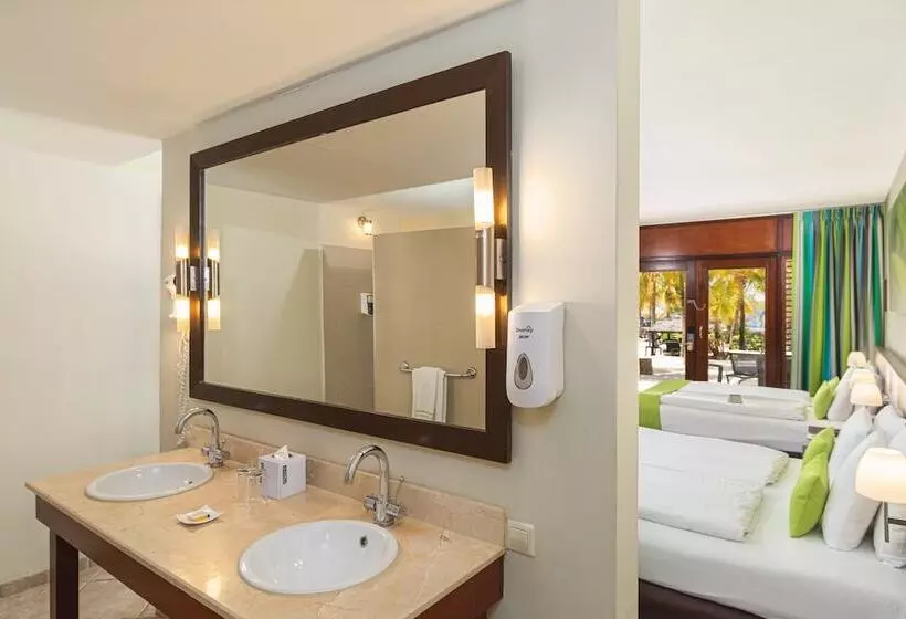 کابین, Lionsdive Beach Resort