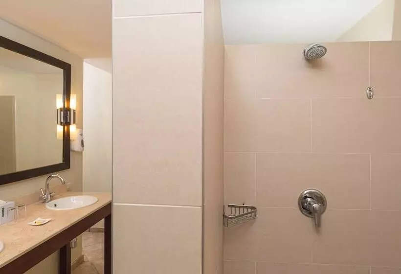 کابین, Lionsdive Beach Resort