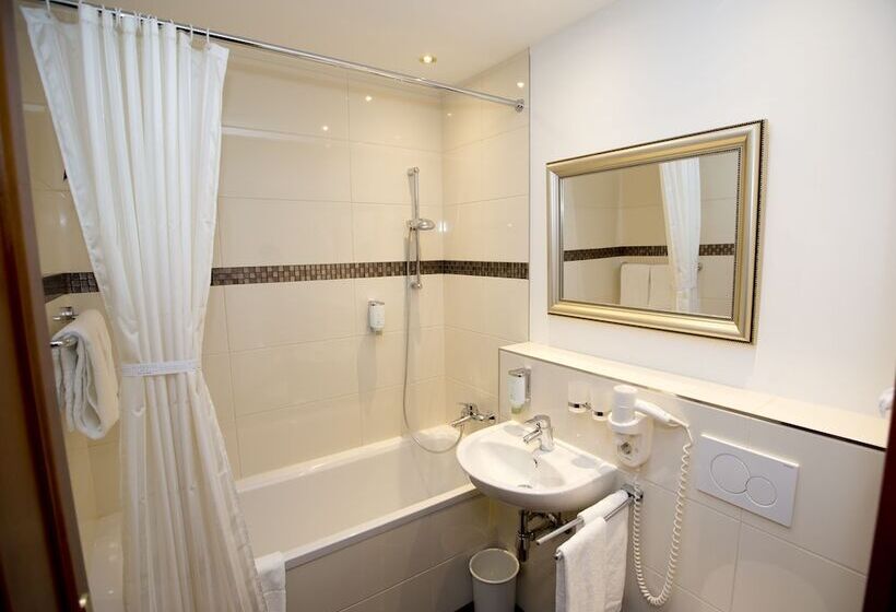 اتاق سوپریور, Am Mirabellplatz