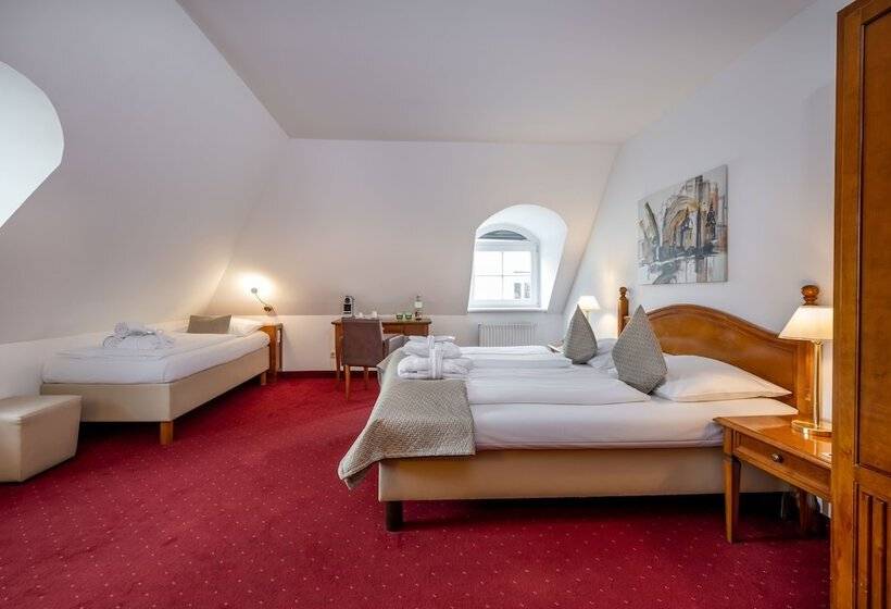 اتاق سوپریور, Am Mirabellplatz