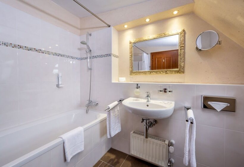 اتاق خانوادگی, Am Mirabellplatz