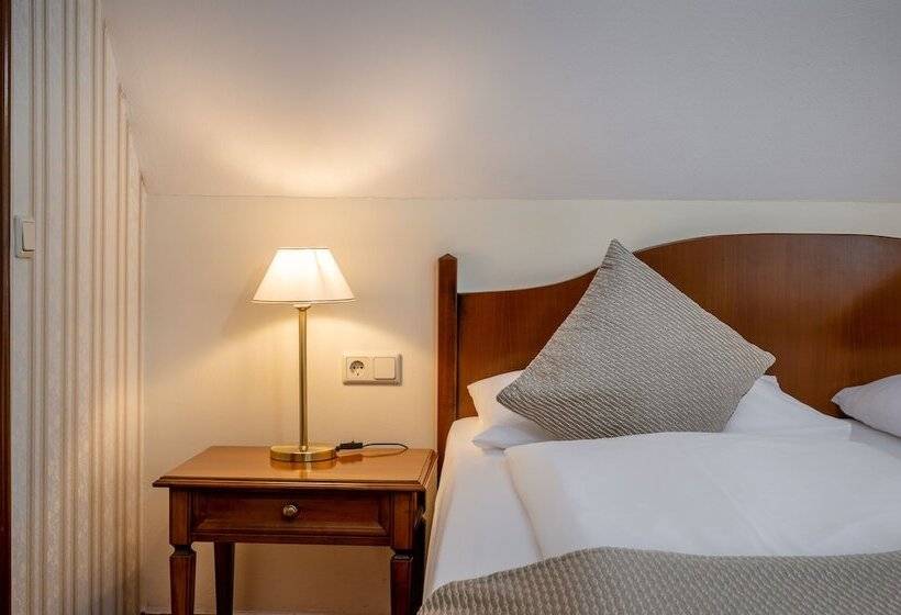 اتاق خانوادگی, Am Mirabellplatz