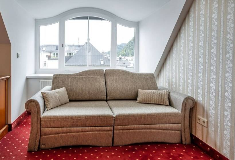 اتاق خانوادگی, Am Mirabellplatz