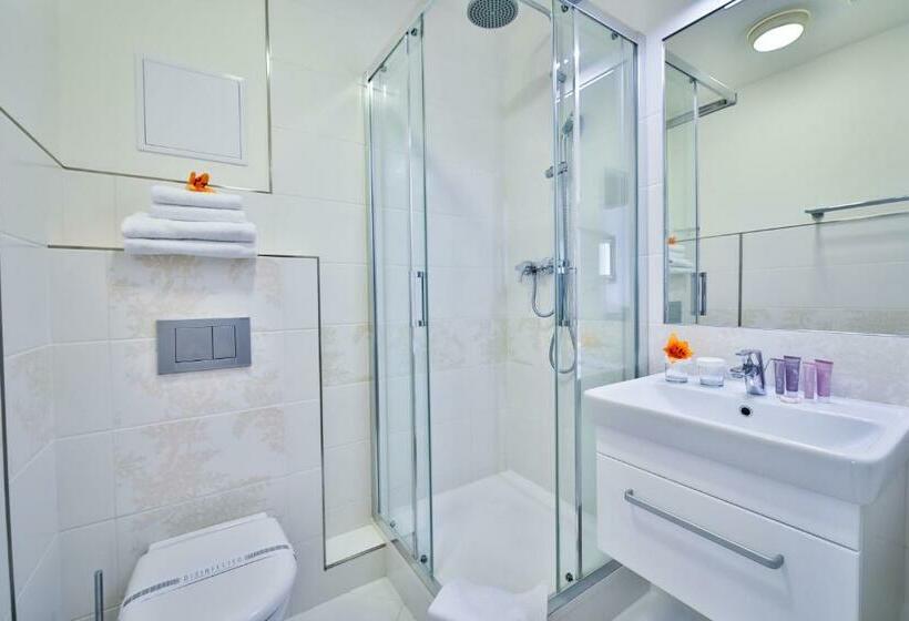 اتاق استاندارد سه نفره, Belvedere