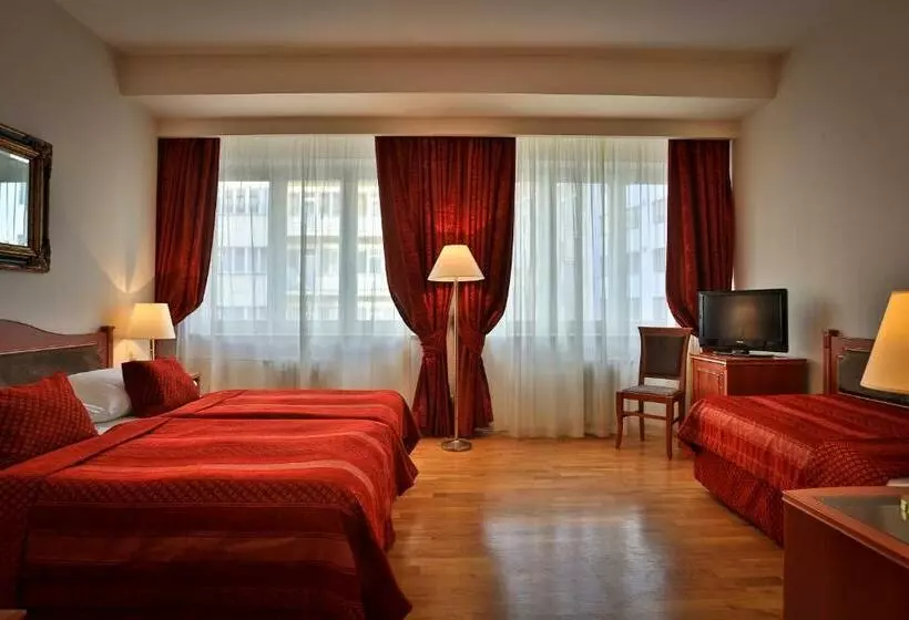 Camera Tripla Standard, Belvedere