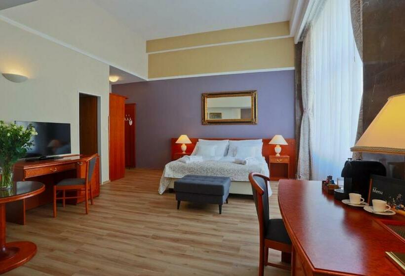 سوییت جونیور, Belvedere