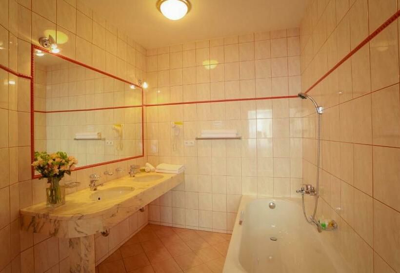 سوییت جونیور, Belvedere