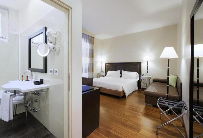 标准三人间, Canada