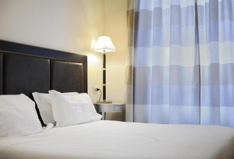 标准三人间, Canada