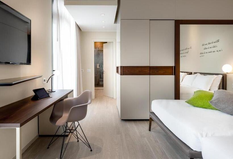 带露台的套间, Canada