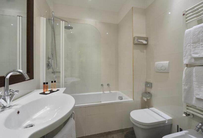 高级大房间, Canada