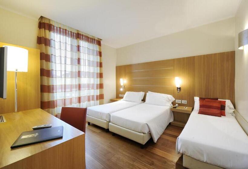 行政三人间, Canada