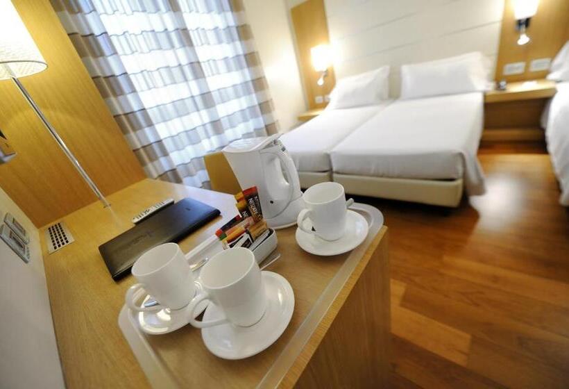 行政三人间, Canada