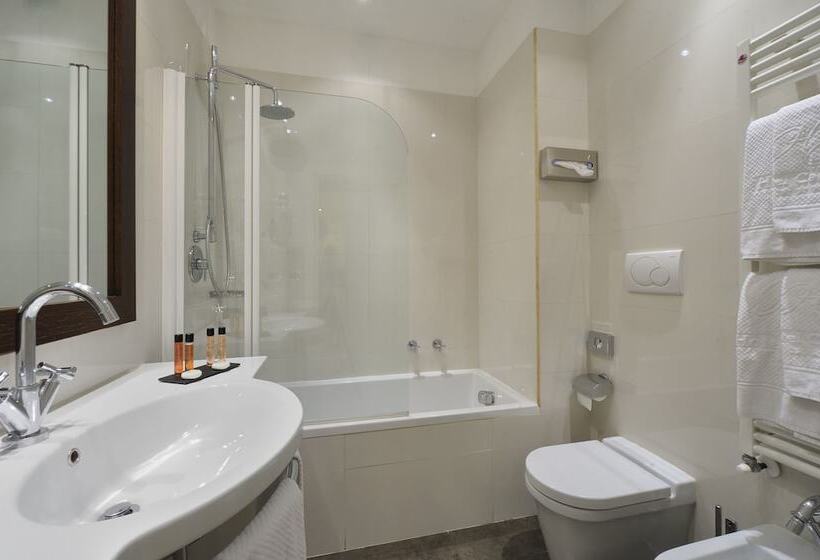 高级大房间, Canada