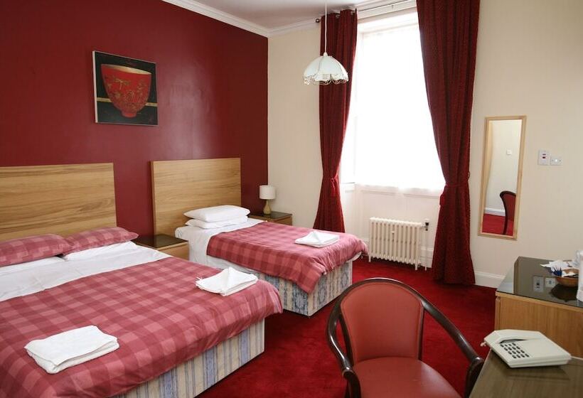 חדר סטנדרט לשלושה, Clifton