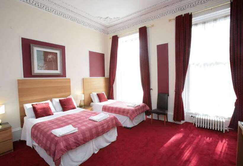 חדר סטנדרט לשלושה, Clifton