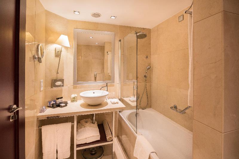 חדר דלוקס, Clifton