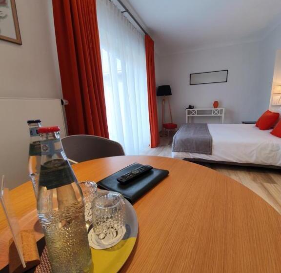 اتاق استاندارد با چشم‌انداز باغ, De La Gaichel