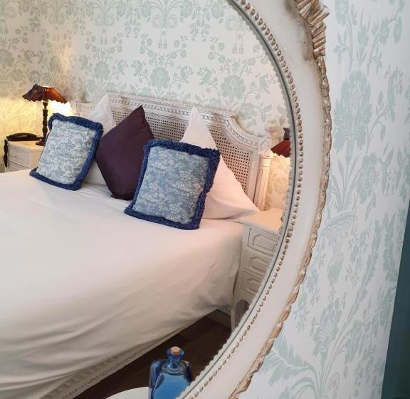 اتاق استاندارد با چشم‌انداز باغ, De La Gaichel