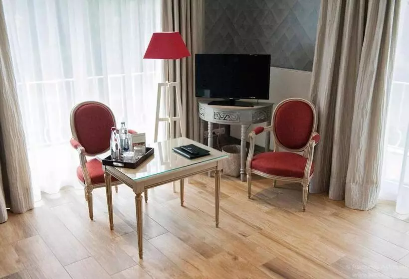 Deluxe Room, De La Gaichel