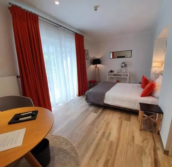 Deluxe Room, De La Gaichel