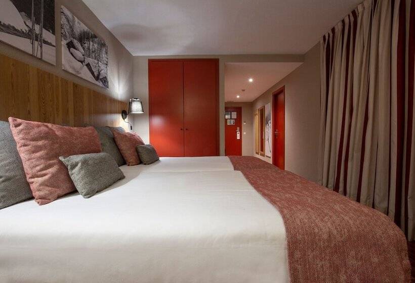 Camera Quadrupla Standard, Grand Pas by Nexta