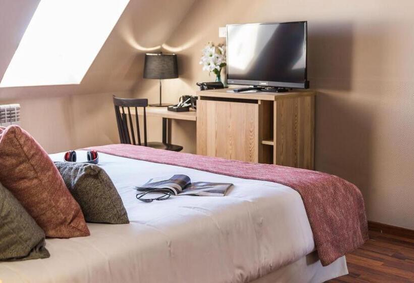 Camera Tripla Standard, Grand Pas by Nexta