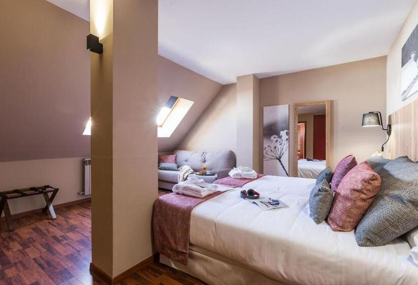 Camera Quadrupla Standard, Grand Pas by Nexta