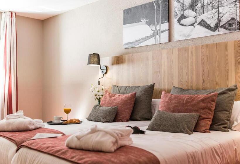 Camera Quadrupla Standard, Grand Pas by Nexta