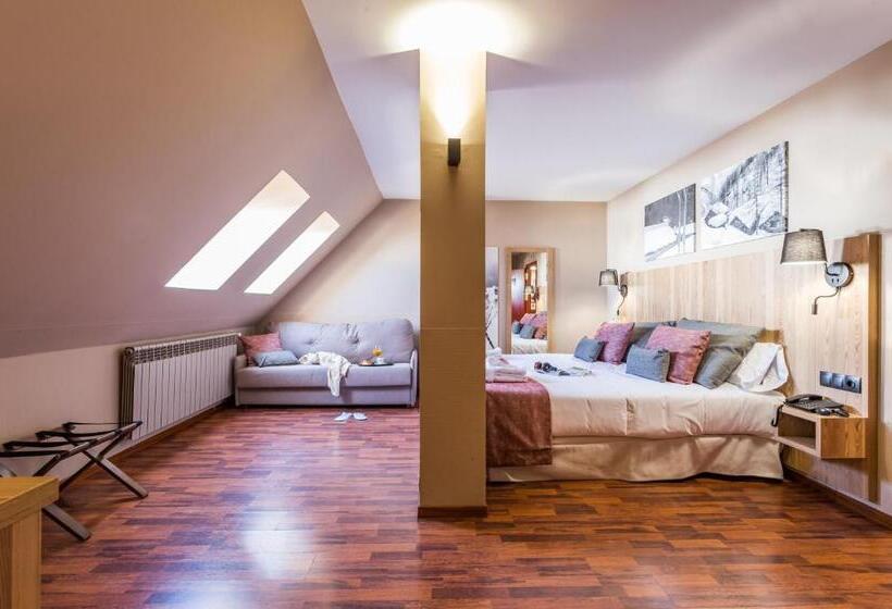 Camera Quadrupla Standard, Grand Pas by Nexta