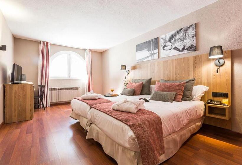 Camera Quadrupla Standard, Grand Pas by Nexta