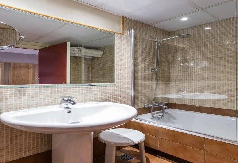 Camera Standard Interiore, Grand Pas by Nexta