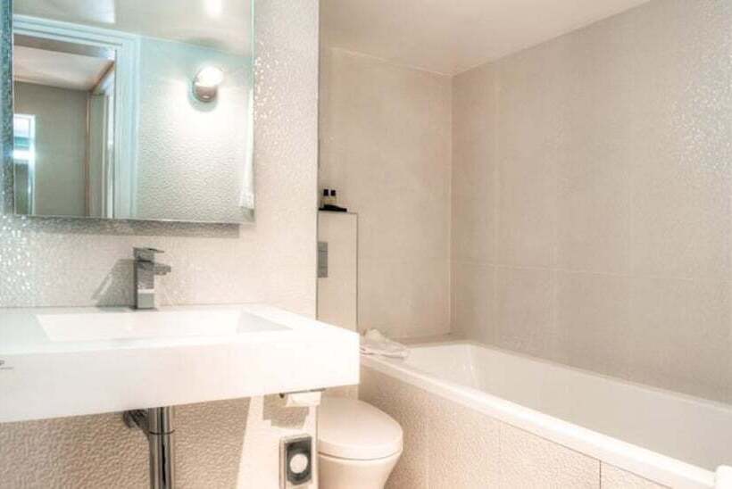 اتاق استاندارد سه نفره, Ile De France Opera