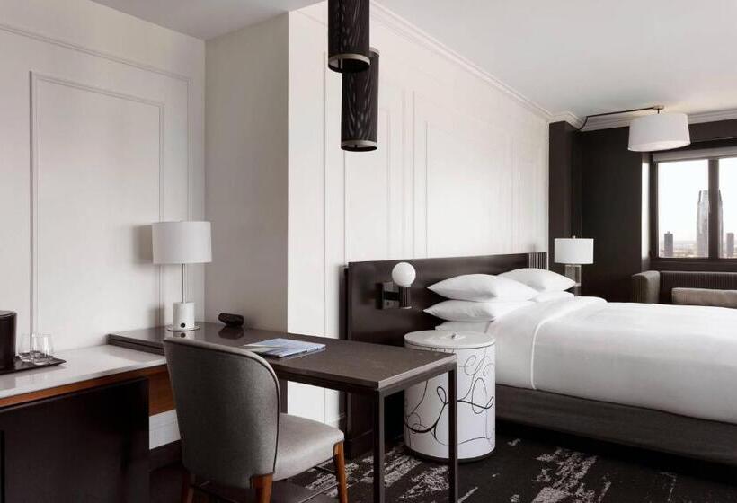 带大床的小型套房, New York Marriott Downtown