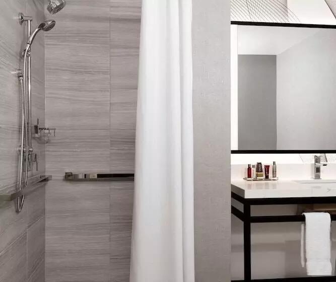 اتاق لوکس, New York Marriott Downtown
