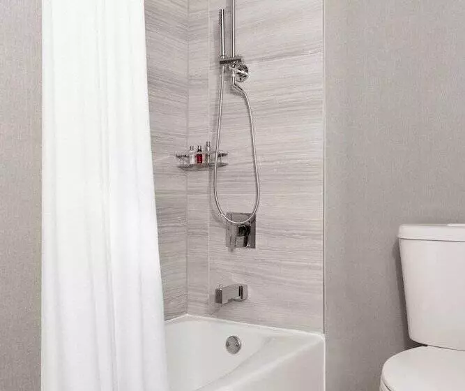 Deluxe room with river view, New York Marriott Downtown