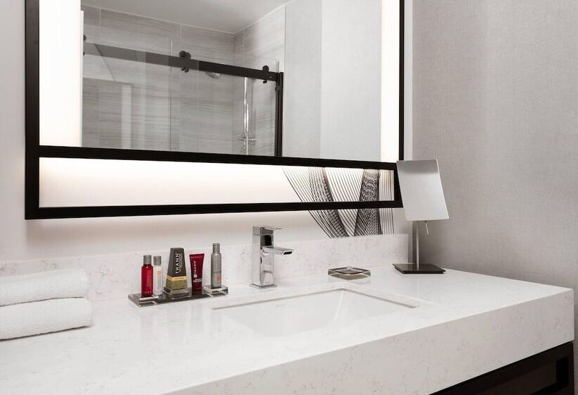 Deluxe room with river view, New York Marriott Downtown