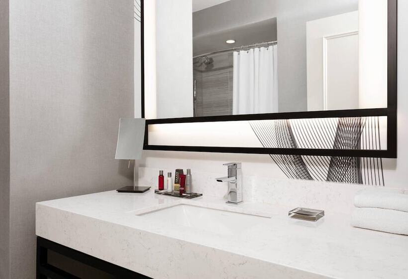 Deluxe room with river view, New York Marriott Downtown